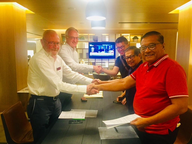 Walter Coppens (most left, owner of Moana Technologies) and Luc Roose with Bong Tiro (middle right) and two of his business partners Ruslan Yassin and Irwan Tandiah (Feb 14, 2020) while signing of MOU between Moana and Tri Karta Pratama (one of the companies co-owned by Bong Tiro) as a sole distributor of MOANA breeders and PPL.